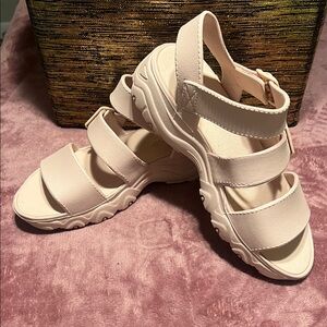 Skechers Women's Tan Sandals